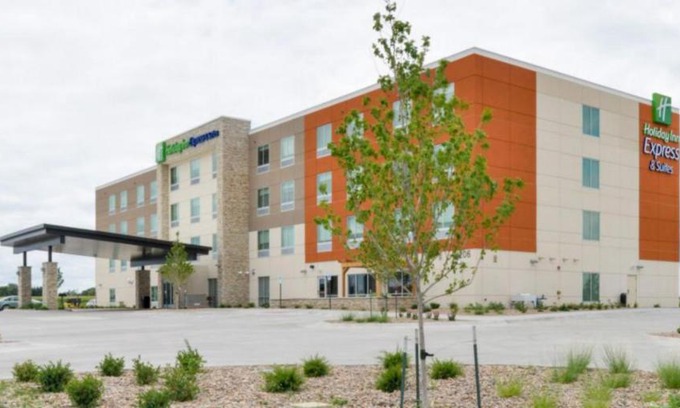 Alliance Hotel | Holiday Inn Express - Alliance by IHG