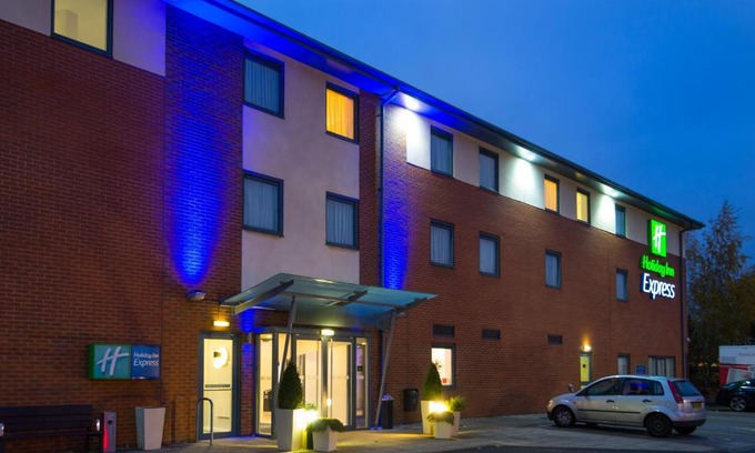 Bedford Hotel | Holiday Inn Express Bedford by IHG