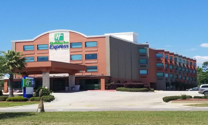Biloxi Resort | Holiday Inn Express - Biloxi - Beach Blvd by IHG