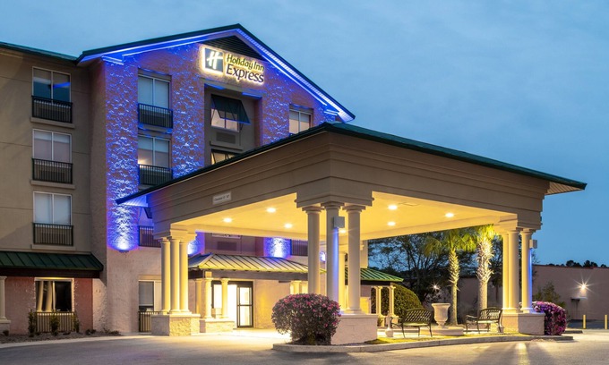Bluffton Hotel | Holiday Inn Express Bluffton at Hilton Head Area by IHG