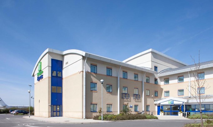 Rhoose Hotel | Holiday Inn Express Cardiff Airport, an IHG Hotel