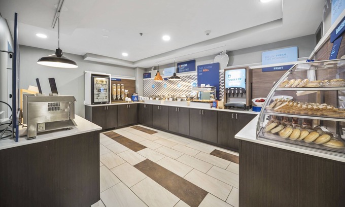 Vernon Hills Hotel | Holiday Inn Express Chicago NW - Vernon Hills by IHG