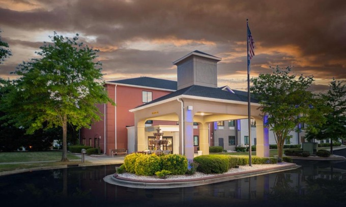 Garner Hotel | Holiday Inn Express Clayton Southeast Raleigh by IHG