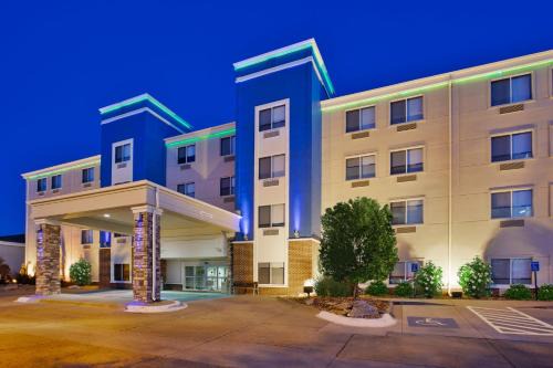 Fremont Hotel | Holiday Inn Express Fremont by IHG