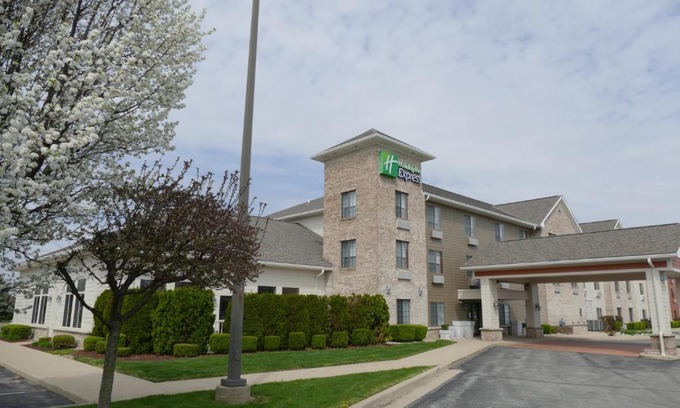 Greensburg Hotel | Holiday Inn Express Greensburg by IHG