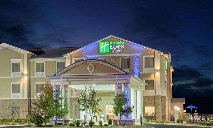 Clarksville Hotel | Holiday Inn Express Hotel & Suites Clarksville by IHG
