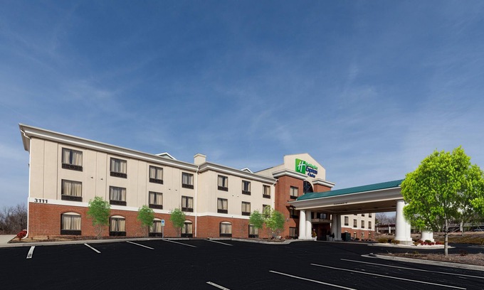 Greensboro Hotel | Holiday Inn Express Hotel & Suites Greensboro - East by IHG