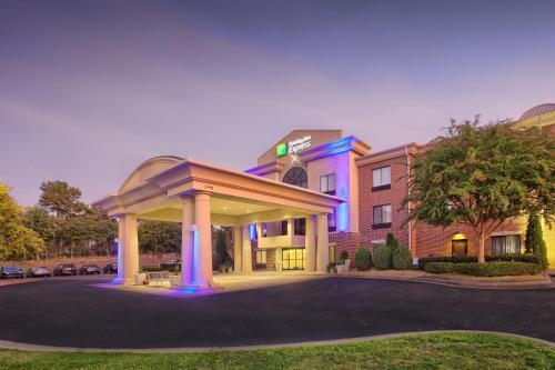 North Raleigh Hotel | Holiday Inn Express Hotel & Suites Raleigh North - Wake Forest by IHG