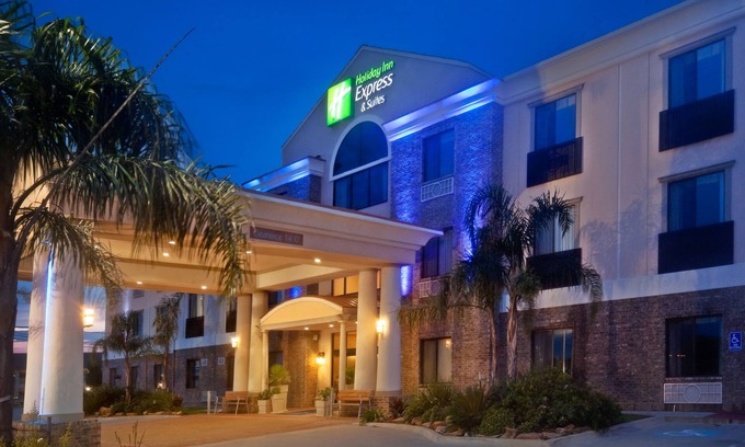 Fairfield Hotel | Holiday Inn Express Hotel & Suites Fairfield - North by IHG