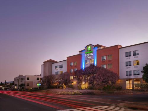 Belmont Hotel | Holiday Inn Express Hotel & Suites Belmont by IHG
