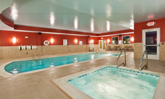 Dayton Hotel | Holiday Inn Express Hotel & Suites Dayton South - I-675 by IHG