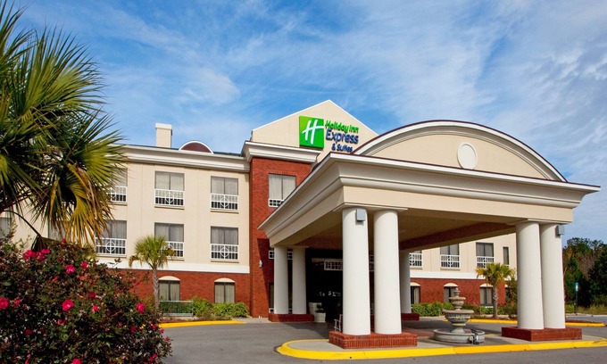 Quincy Hotel | Holiday Inn Express Hotel & Suites Quincy I-10 by IHG