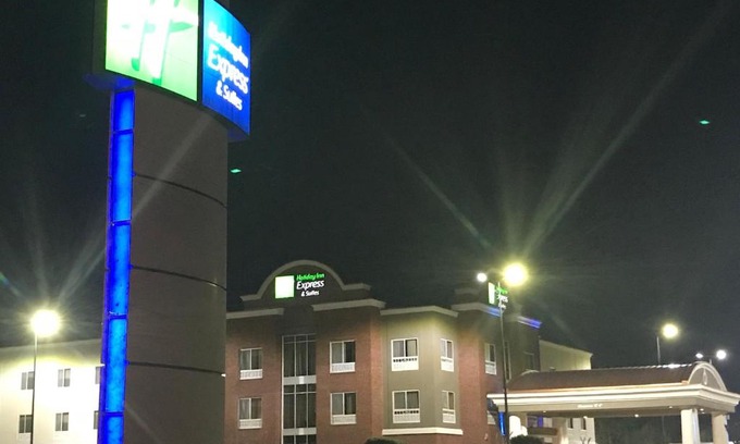 Canton Hotel | Holiday Inn Express Hotel & Suites Canton by IHG