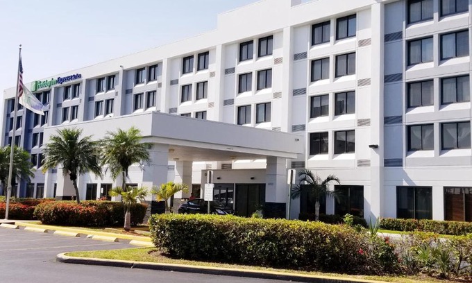 Hialeah Hotel | Holiday Inn Express Hotel & Suites Miami - Hialeah by IHG