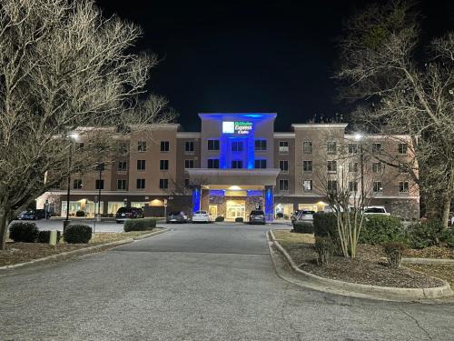 Goldsboro Hotel | Holiday Inn Express Hotel & Suites Goldsboro - Base Area by IHG