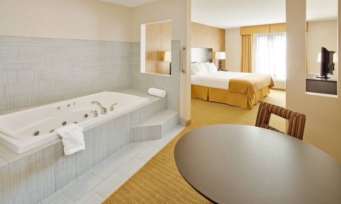 Lebanon Hotel | Holiday Inn Express Hotel & Suites Lebanon by IHG