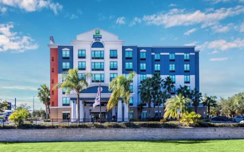 Southwest Orlando Hotel | Holiday Inn Express-International Drive by IHG
