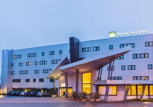 Case Nuove Hotel | Holiday Inn Express Milan-Malpensa Airport by IHG