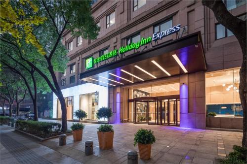 Haishu Hotel | Holiday Inn Express Ningbo City Center by IHG