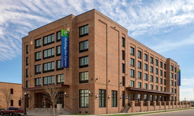 Downtown Hotel | Holiday Inn Express Pensacola Downtown by IHG