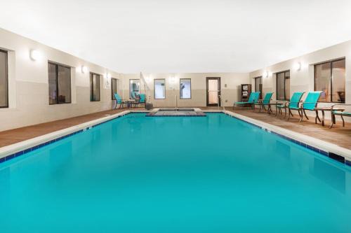 Princeton Hotel | Holiday Inn Express Princeton/I-77 by IHG