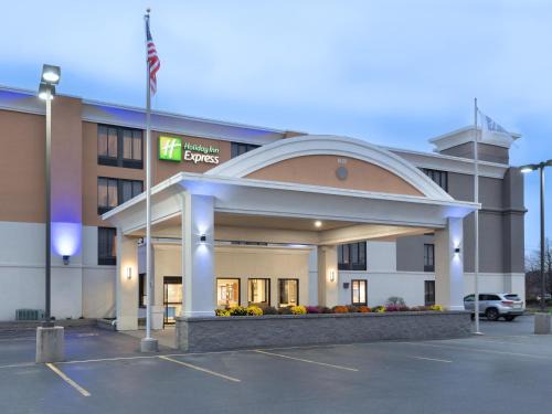 North Greece Hotel | Holiday Inn Express Rochester-Greece