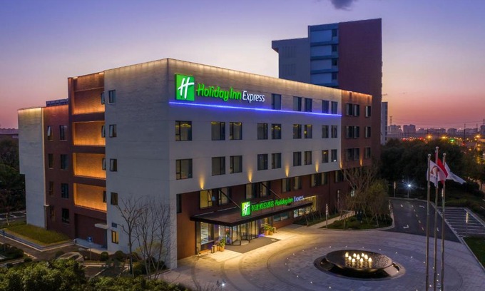 Pudong Hotel | Holiday Inn Express Shanghai Kangqiao by IHG