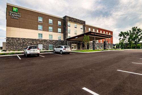 Beavercreek Hotel | Holiday Inn Express & Suites Dayton East - Beavercreek by IHG