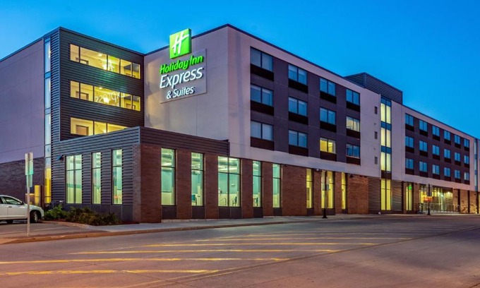 Platteville Hotel | Holiday Inn Express & Suites Platteville by IHG