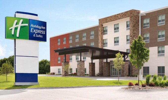 Allen Park Hotel | Holiday Inn Express & Suites Allen Park by IHG