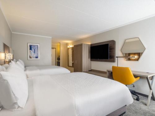 Greensboro Hotel | Holiday Inn Express & Suites Greensboro - I-40 atWendover by IHG