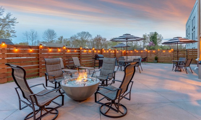 Scottsburg Hotel | Holiday Inn Express & Suites Scottsburg by IHG