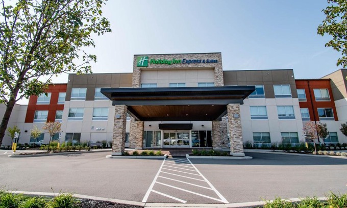 Amherst Hotel | Holiday Inn Express & Suites Tonawanda - Buffalo Area by IHG