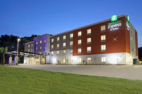Columbus Hotel | Holiday Inn Express & Suites Columbus North by IHG