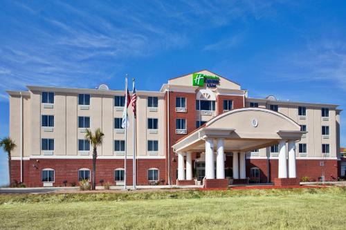 Moultrie Hotel | Holiday Inn Express & Suites Moultrie by IHG