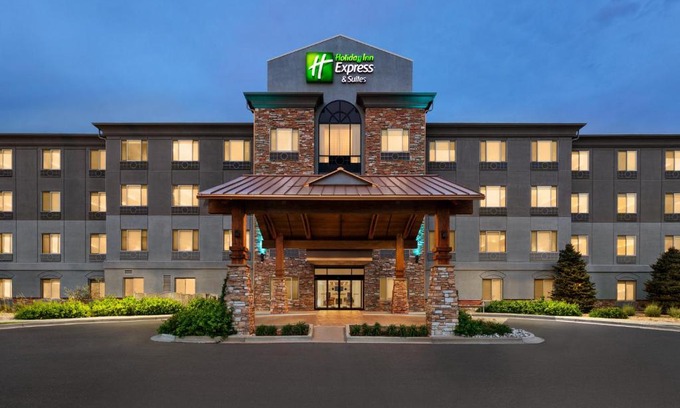 Dupont Hotel | Holiday Inn Express & Suites Denver Airport by IHG