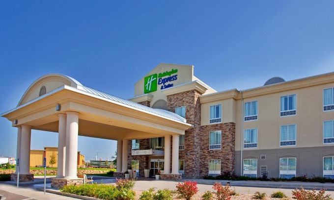 Andover Hotel | Holiday Inn Express & Suites East Wichita I-35 Andover by IHG