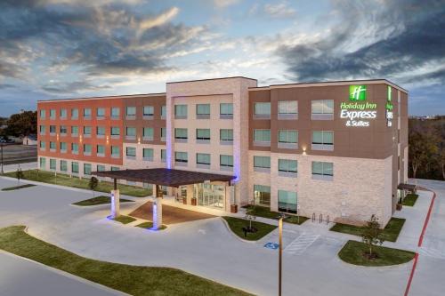 Del Valle Hotel | Holiday Inn Express & Suites Austin Airport East by IHG