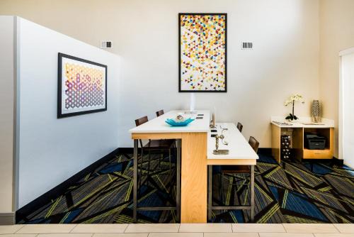 North Belmont Hotel | Holiday Inn Express & Suites Charlotte Arpt-Belmont by IHG