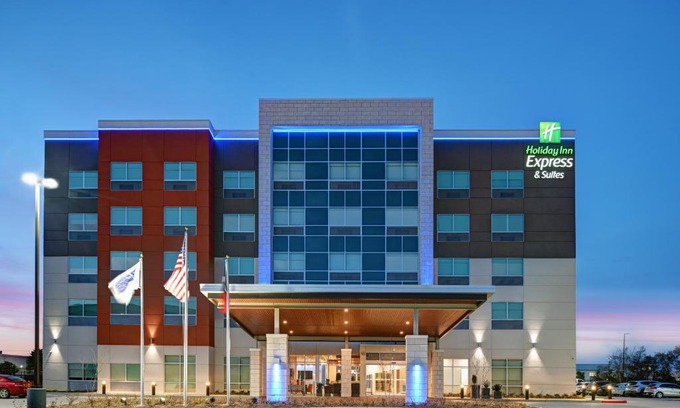 Memorial Hotel | Holiday Inn Express & Suites Memorial – CityCentre by IHG