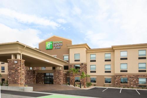Pahrump Hotel | Holiday Inn Express & Suites Pahrump by IHG
