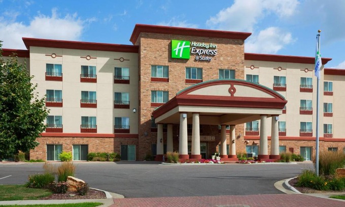 Weston Hotel | Holiday Inn Express & Suites Wausau by IHG