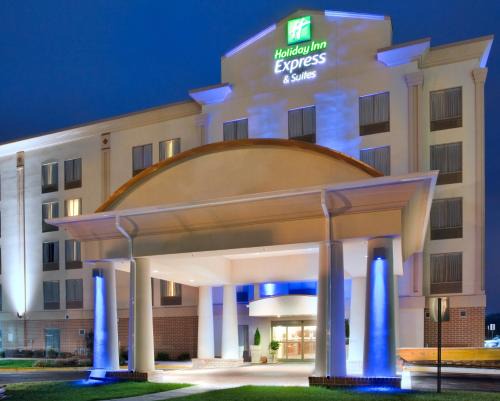 Fredericksburg Hotel | Holiday Inn Express Hotel & Suites Fredericksburg by IHG