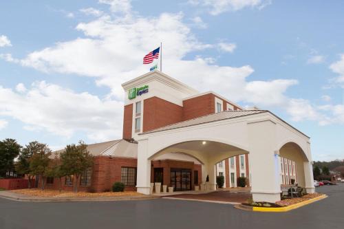 Fredericksburg Hotel | Holiday Inn Express Fredericksburg - Southpoint by IHG