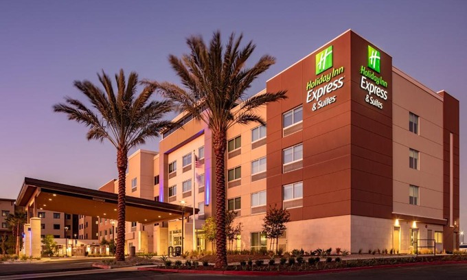 Moreno Valley Hotel | Holiday Inn Express & Suites - Moreno Valley - Riverside by IHG
