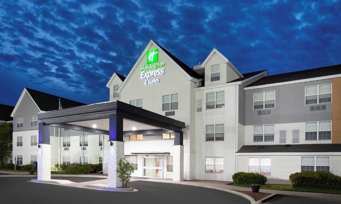 Port Washington Hotel | Holiday Inn Express & Suites Port Washington by IHG