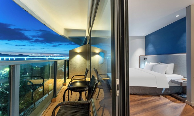 Wujiagang Hotel | Holiday Inn Express Yichang Riverside by IHG
