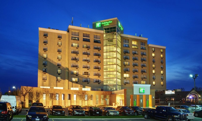 White Oaks Hotel | Holiday Inn Hotel & Suites London by IHG