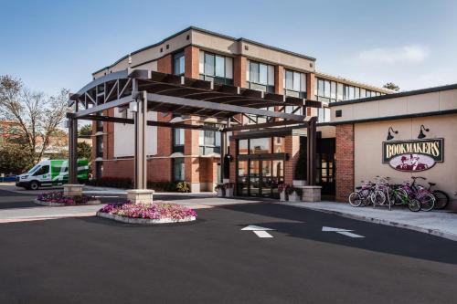 Saratoga Springs Hotel | Holiday Inn Saratoga Springs by IHG