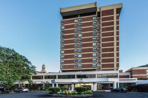 Pittsfield Hotel | Holiday Inn & Suites Pittsfield-Berkshires by IHG